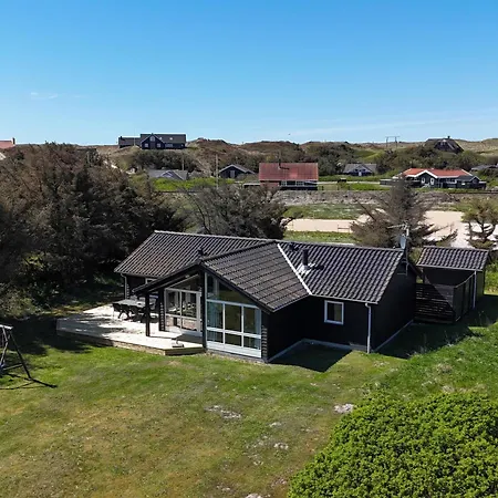 Flot Taet Pa Hav, Skov Og Sj659 Harboør