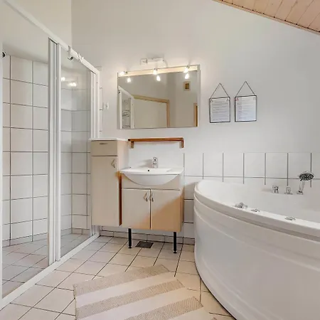 Flot Taet Pa Hav, Skov Og Sj659 Holiday home